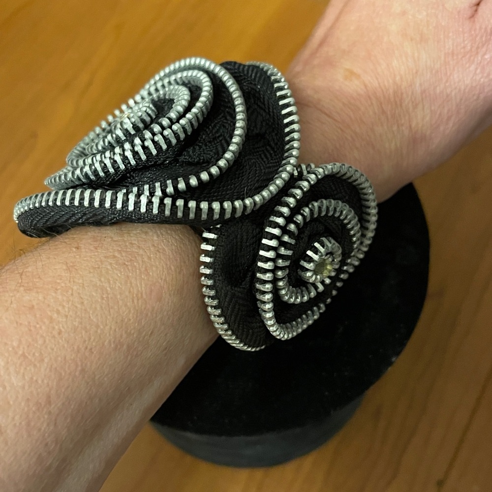 Black and Silver Zipper Cuff Spiral Bracelet - Picture 6 of 12